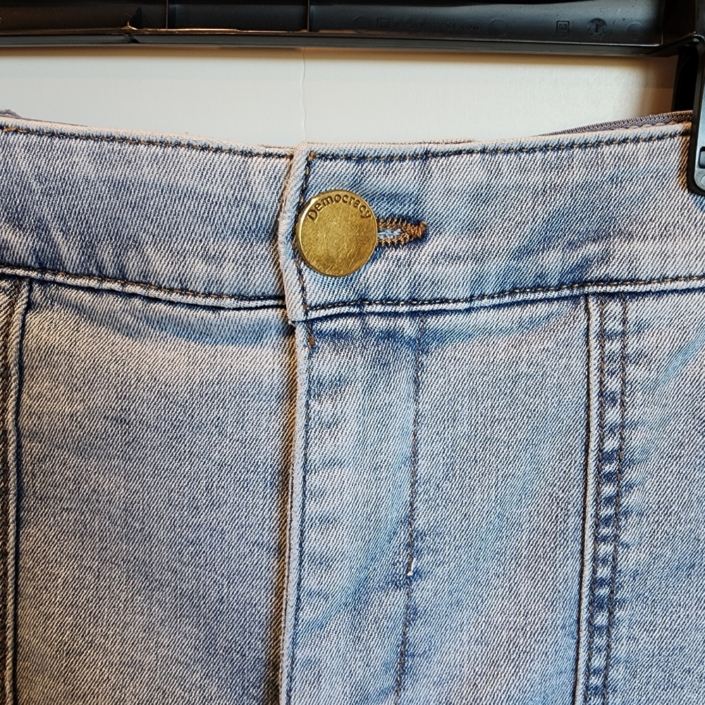 Democracy Absolution Bermuda Shorts Longer Length Denim Light Wash size 16 - Picture 2 of 6